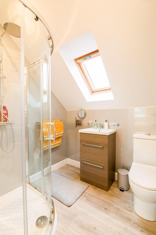 רויברידג' Allt Mor Rentals - Chalet With Hot Tub, And Studio Apartment No Hot Tub מראה חיצוני תמונה