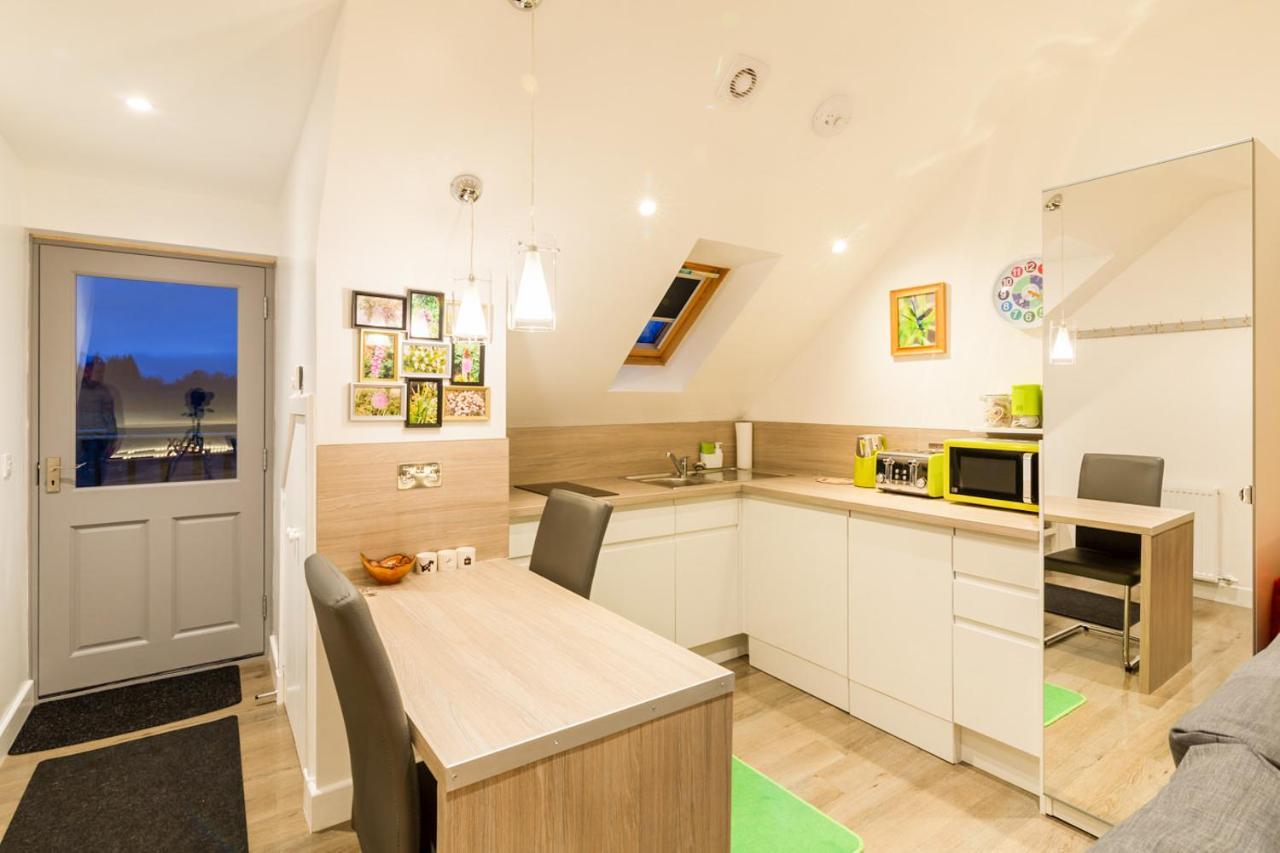 רויברידג' Allt Mor Rentals - Chalet With Hot Tub, And Studio Apartment No Hot Tub מראה חיצוני תמונה